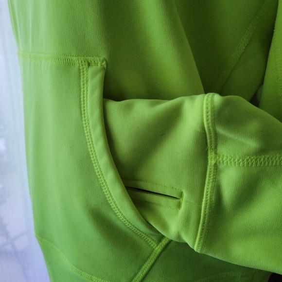 Nike Therma-Fit Crew Neck Kangaroo Pocket Top Womens Medium Neon Yellow - Picture 12 of 13